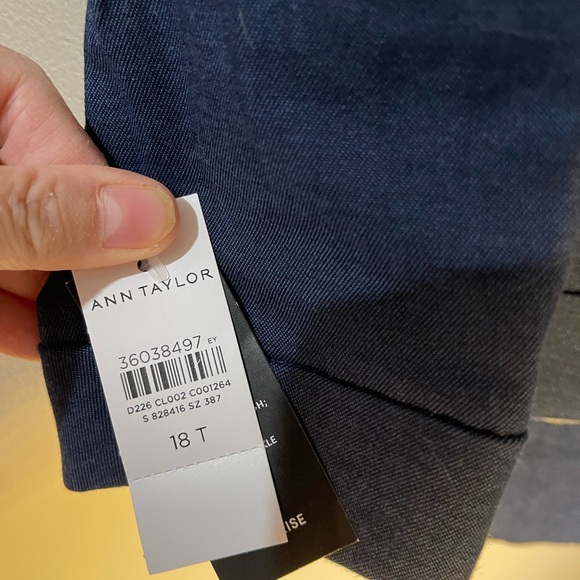 Navy trousers from Ann Taylor. Long length. Eva style. Machine wash - Picture 2 of 2